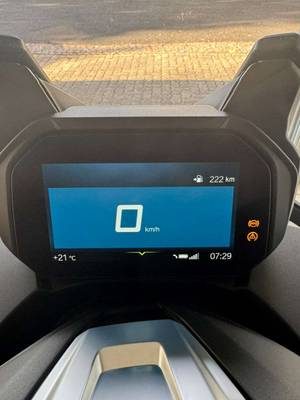 Original-Hauptbild des Inserats: Nahaufnahme des Cockpit-Displays