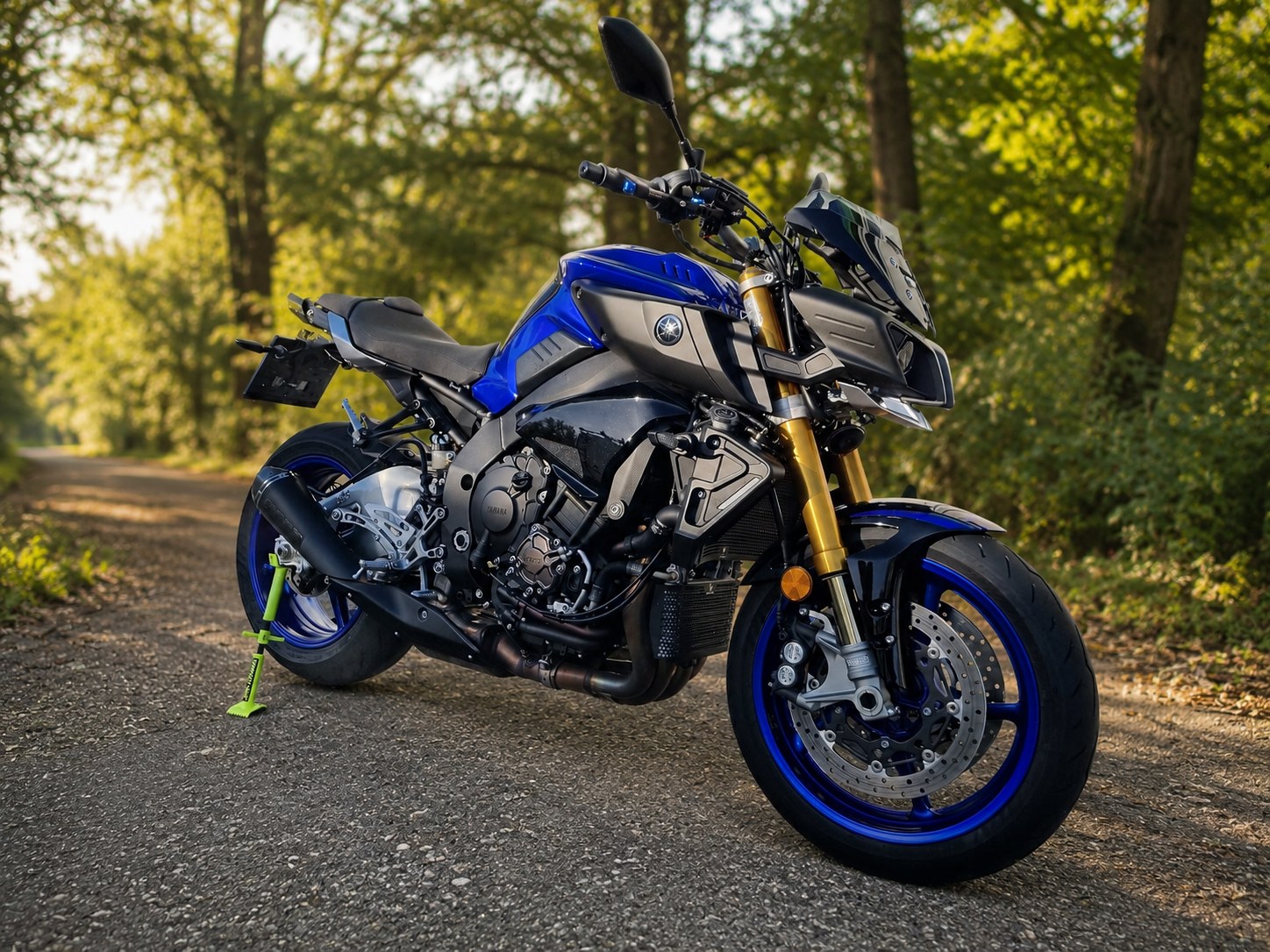 Yamaha MT-10 SP — Drei-Viertel-Ansicht im Abendlicht